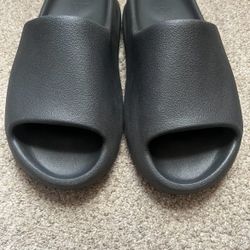 black Yeezy slides- 8US