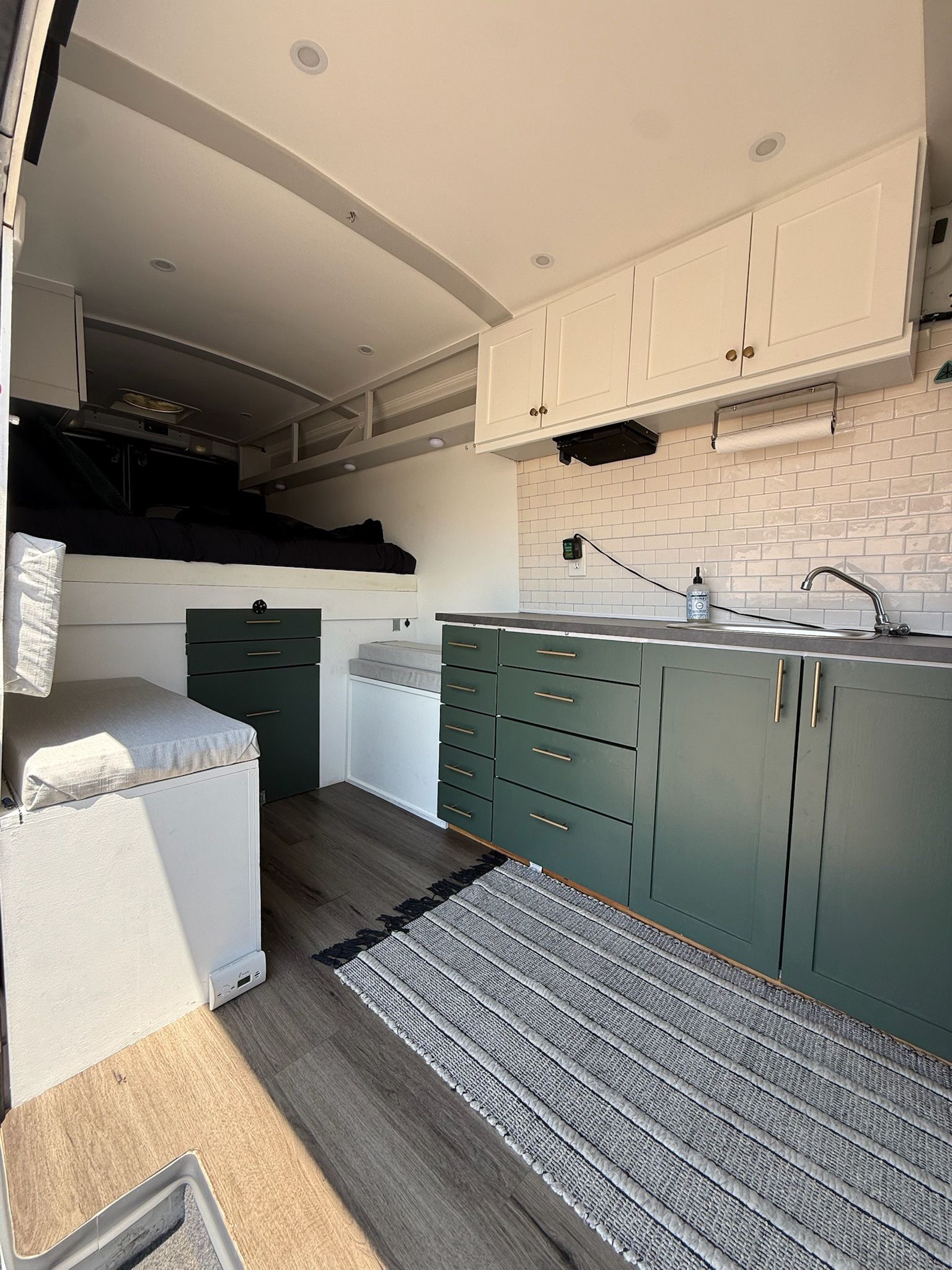 Camper Van - Ford transit 250 Off-grid Adventure
