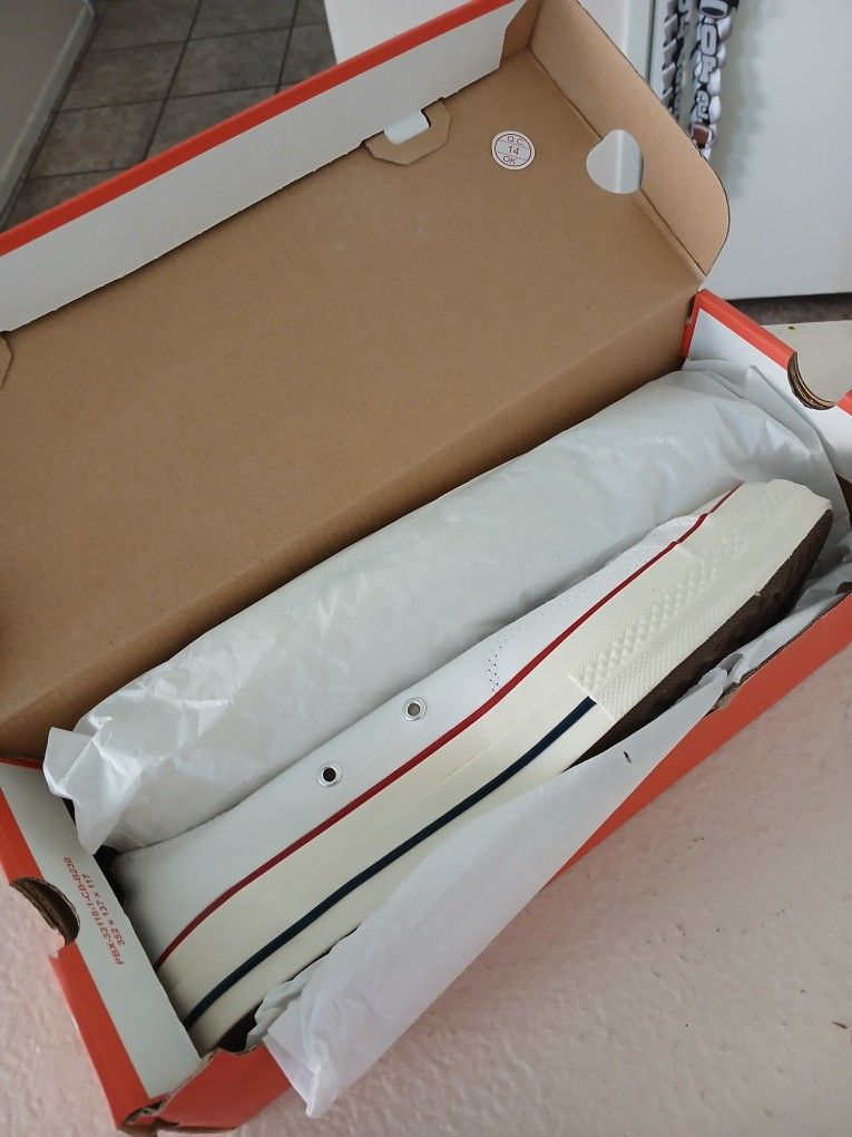 Men's Size13 White Converse Chucks