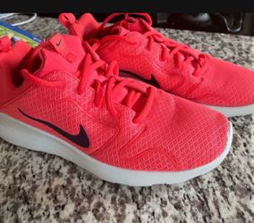 Like New 6.5 Fit 7 Orange Nike. SALE Only $20. FIRM 🍀