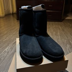 New UGG women's boot size 6