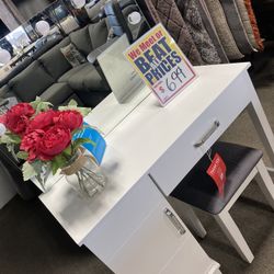 Beautiful Vanity 💜 Easy Financing Options 👍 Free Delivery 🤗 