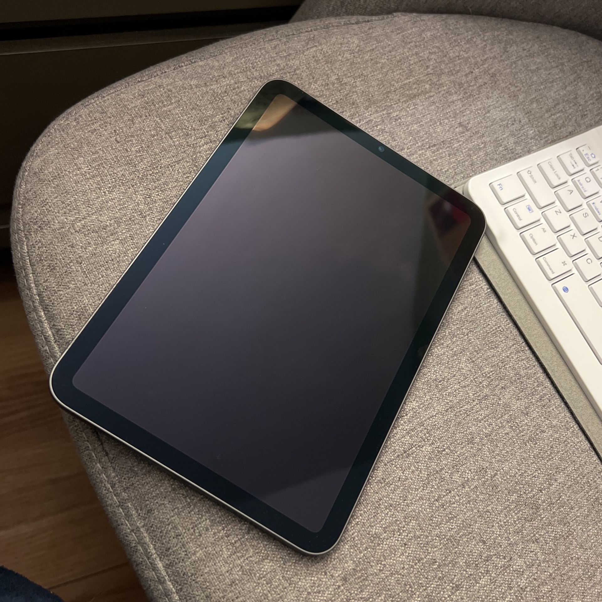 iPad Mini 6th Generation 64gb (Wi-Fi) + Charger + Case+ case With Keyboard 