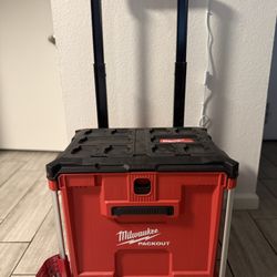 BRAND NEW Milwaukee 19 Inch Rolling Packout 