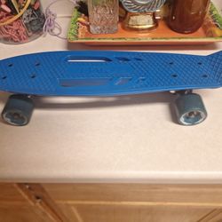 22 inches "HALO"  SHORTBOARD. $40. FIRM PRICE 