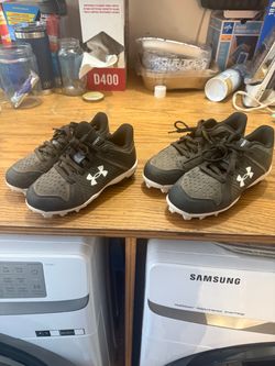 Boys Underarmor baseball cleats used