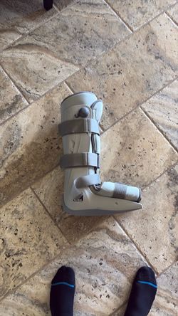 Breg Genesis 4-Strap Walker Boot