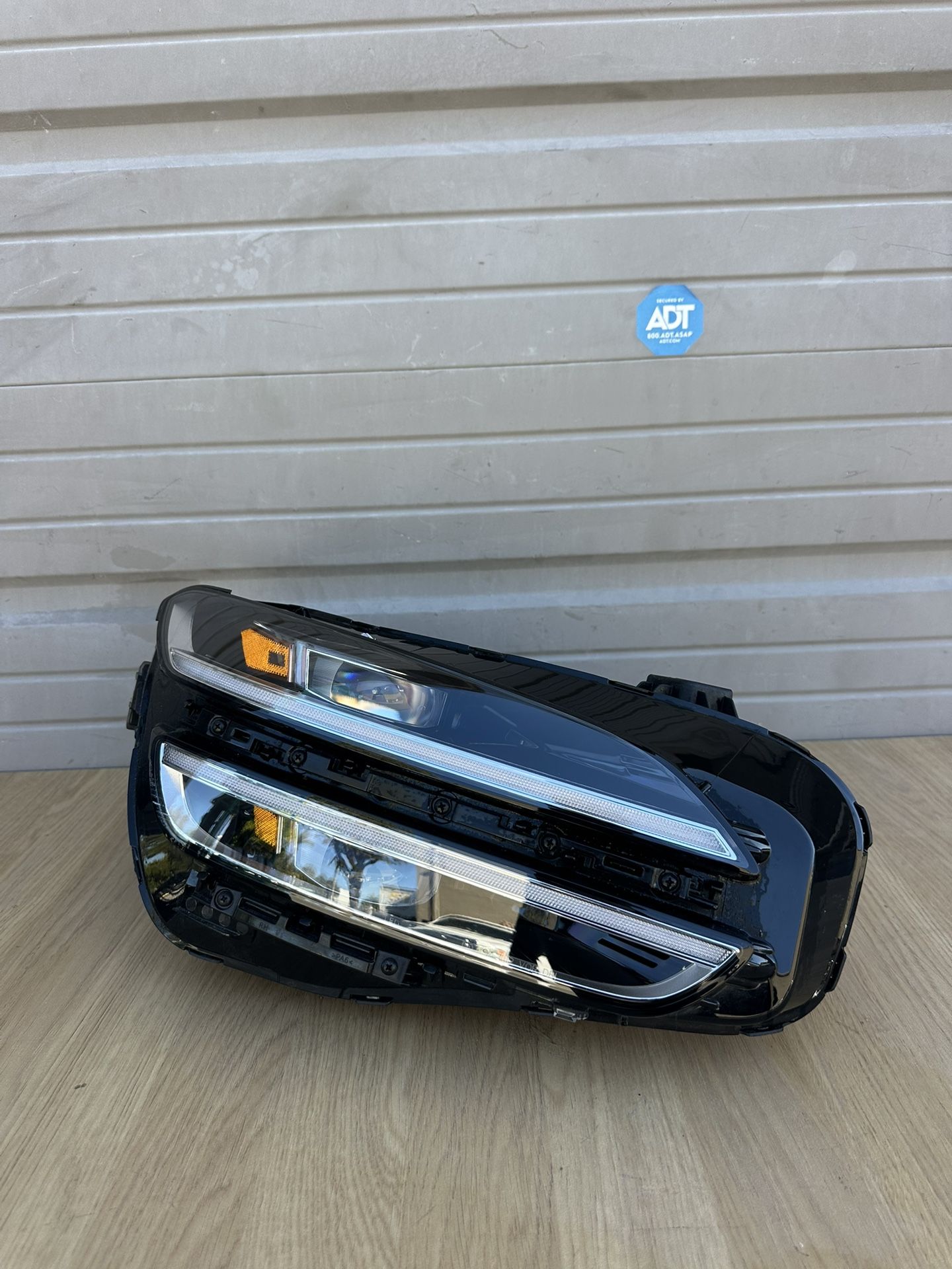GENESIS G70 SEDAN OEM RIGHT PASSENGER FULL LED HEADLIGHT/HEADLAMP COMPLETE ASSEMBLY 2022 AND UP
