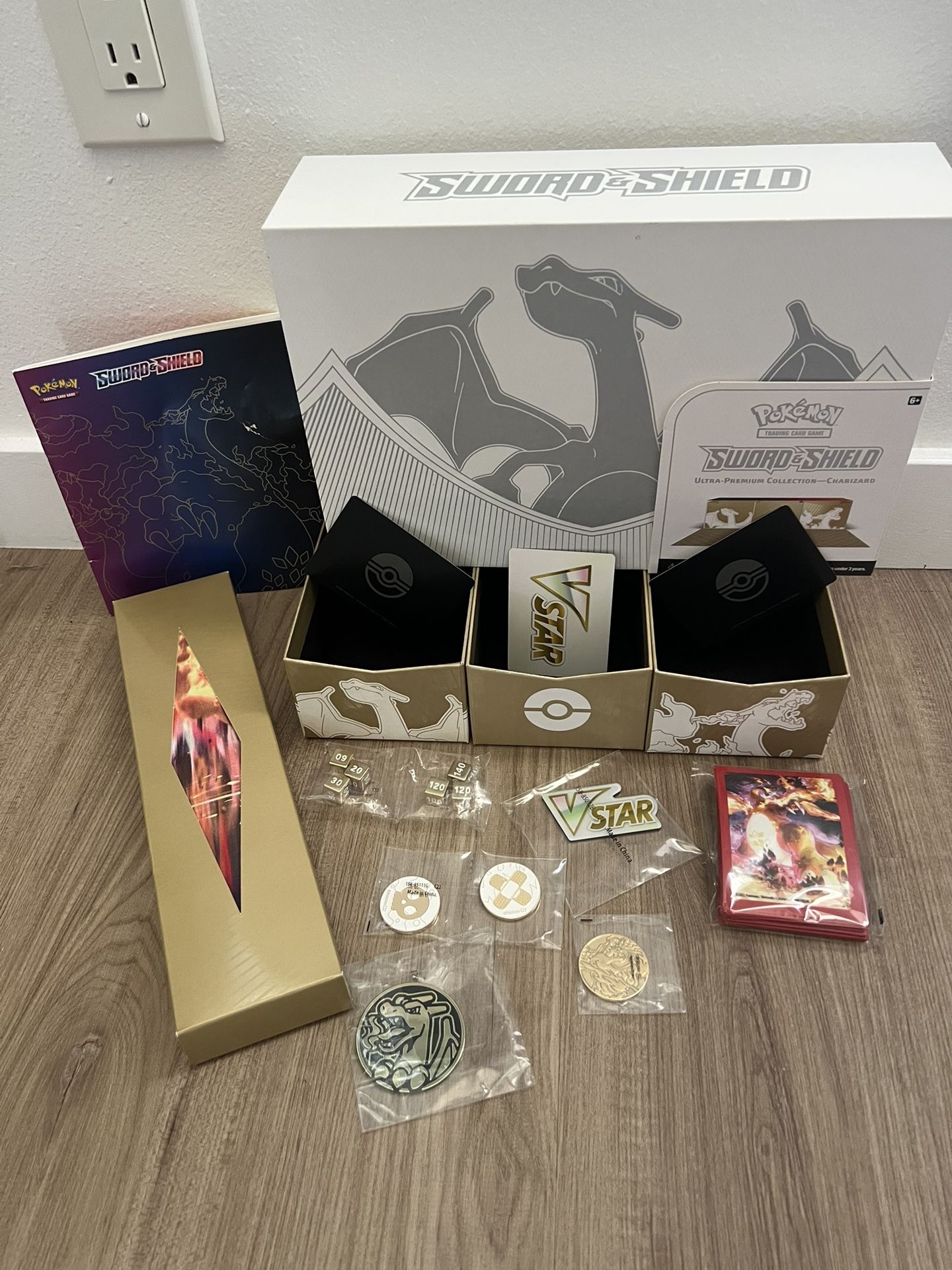 Charizard Box Collection With Mouse Pad(new)