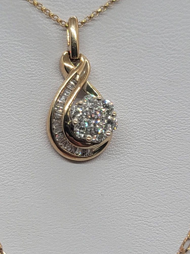 10k Flower Setting Womans Charm