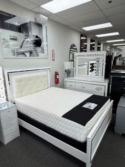  Alligator Embossed High Polished Crystal LED Queen Bedroom Set