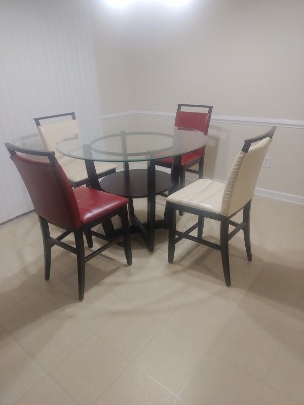 Table And Chairs 