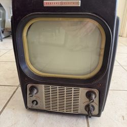 Vintage GE Locomotive 805 Television