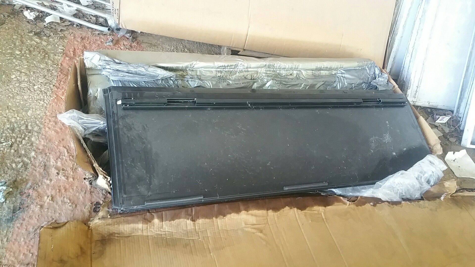 FORD F150 TONNEAU COVER FLIP BAK 5 FT 6" $130