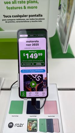 Motorola Razr 2025 Flip Phone