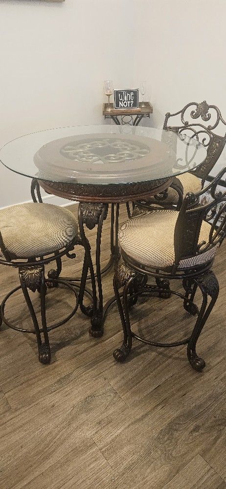Table With 3 Chairs