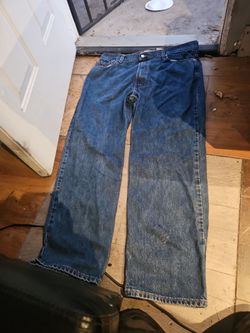 6 pairs of levis pants