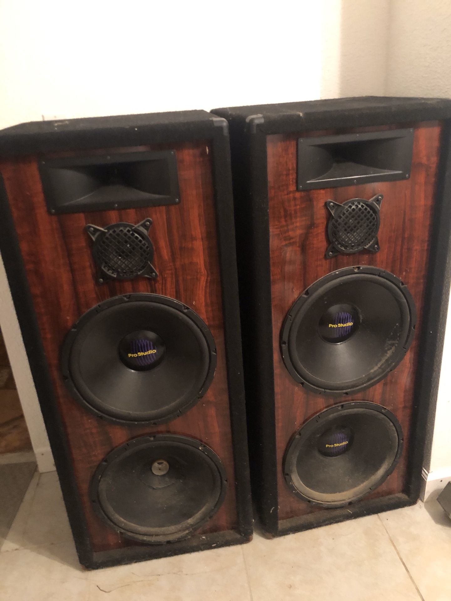 4 pro audio 15” speakers