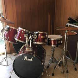 Pearl 5 Piece Drum set 