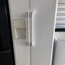 White Frigidaire Refrigerator And Freezer