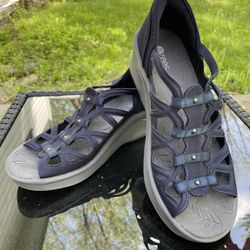 Bzees navy blue and gray wedge sandal. Size 7.