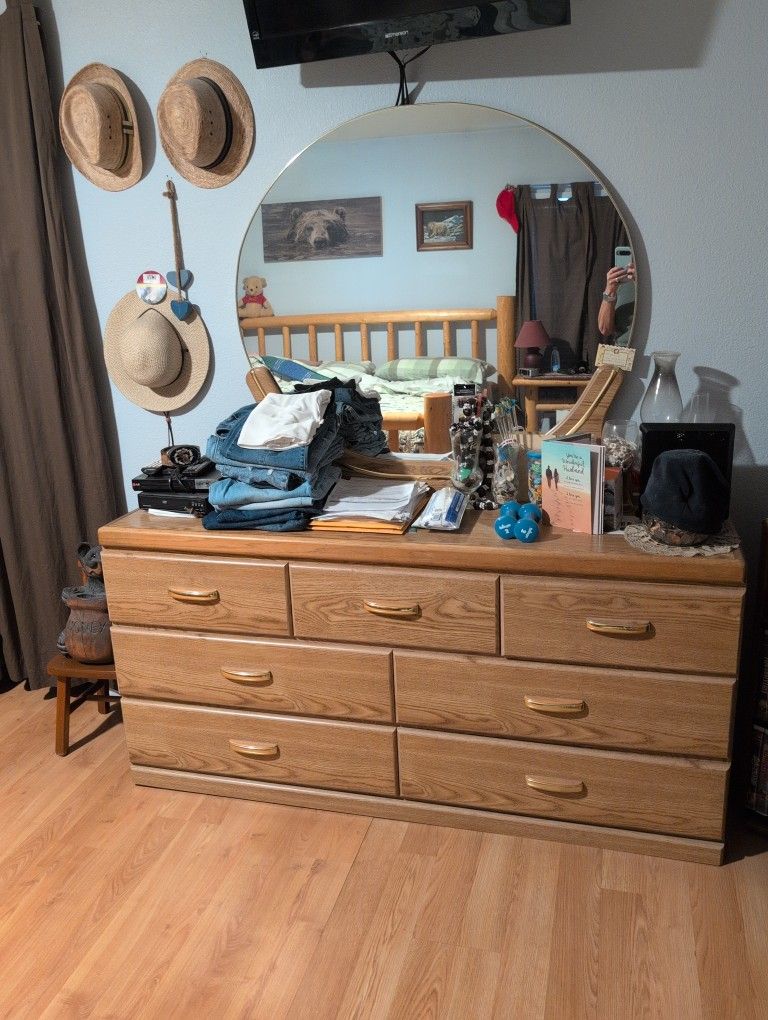 Dresser With Mirror 