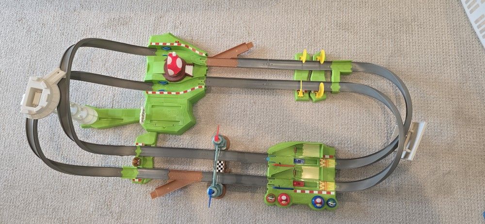 Hot Wheels Mario Kart Race Track