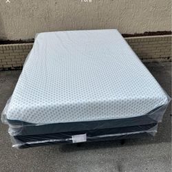Brand New King Size Plush Memory Foam  Cool Gel Ultimate 14 Inches Mattress And Box Spring In Plastic 