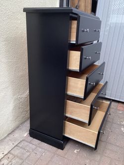 5  DRAWERS DRESSER