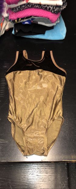 Kid’s size 6 shimmery gold-ish and brown velour gymnastic leotard in great condition. Only worn a couple times
