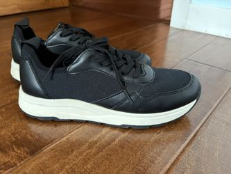 Banana Republic Women's Black Sneakers, size 9