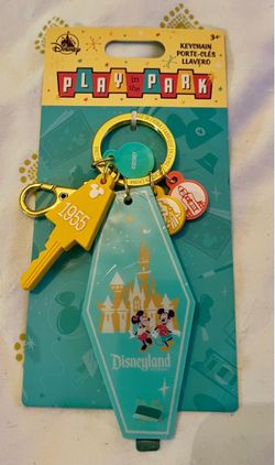 Disney Play In The Park Keychain