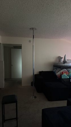 Stripper pole , spins