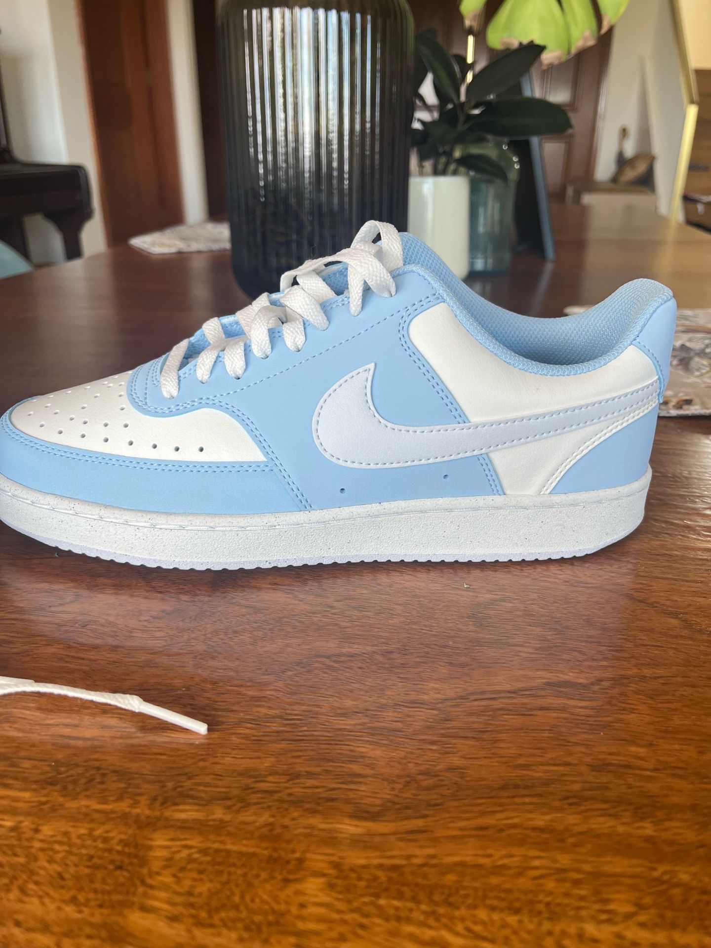 Nike Court Men’s 8.5, Womens 10