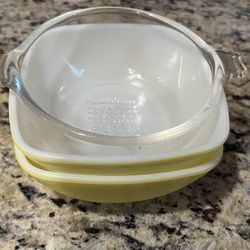 Vintage Pyrex Container / Dishes 