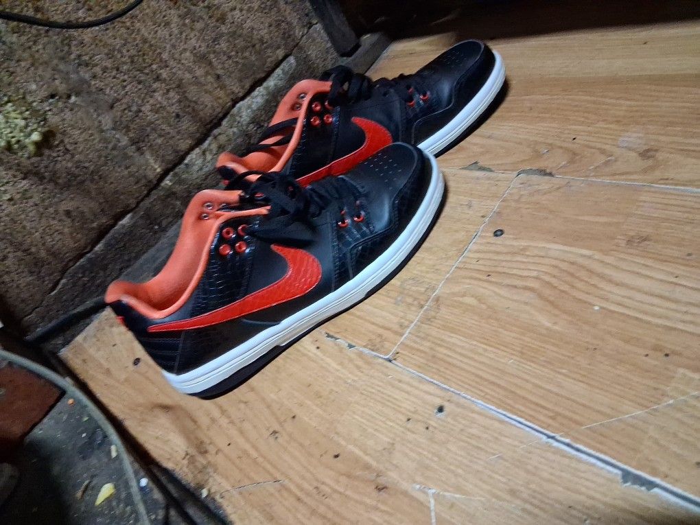 Nike Basketball Shoes Size 9.5
