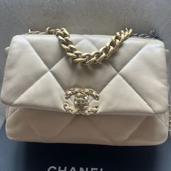 Small Beige Chanel 19 Handbag for Sale in Chula Vista, CA - OfferUp
