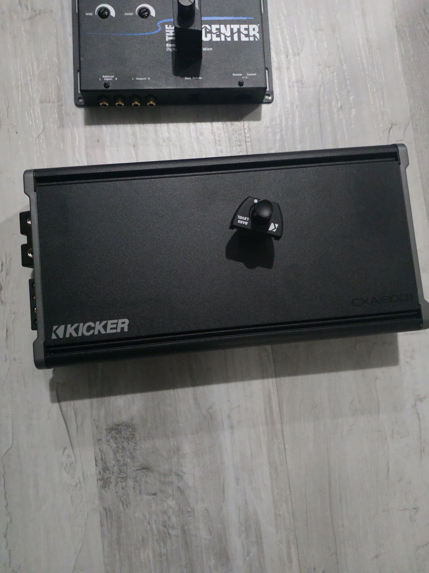 Kicker amp 1800watts