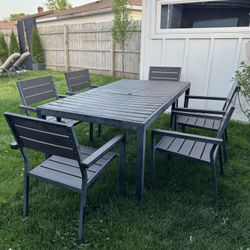 OUTDOOR METAL TABLE AND 6 CHAIRS
