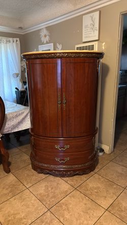 Entertainment armoire