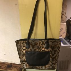 LIZ CLAIBORNE ZEBRA PRINT LARGE HANDBAG