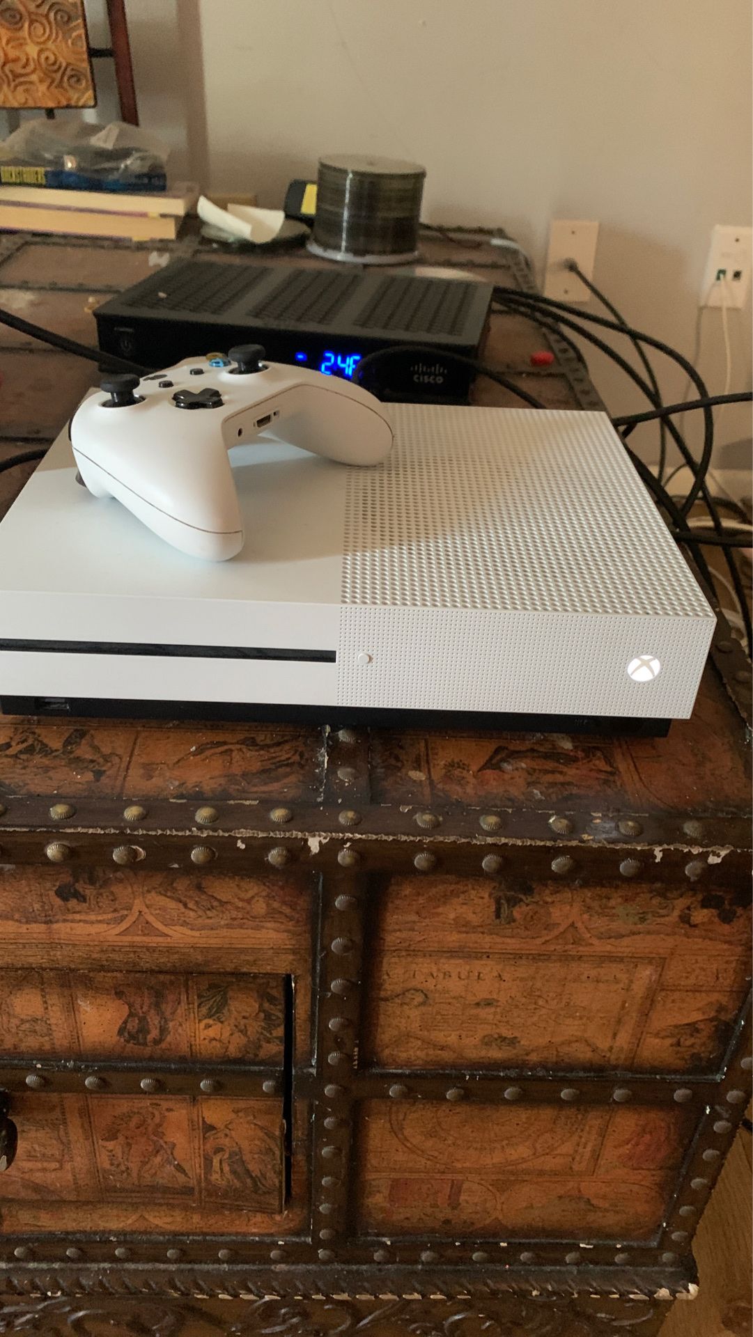 Xbox one 1Tb with controller