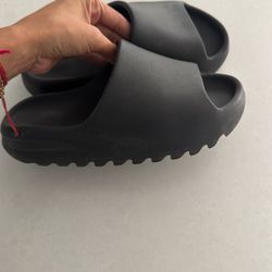 Yezzy Black Slides size 7 