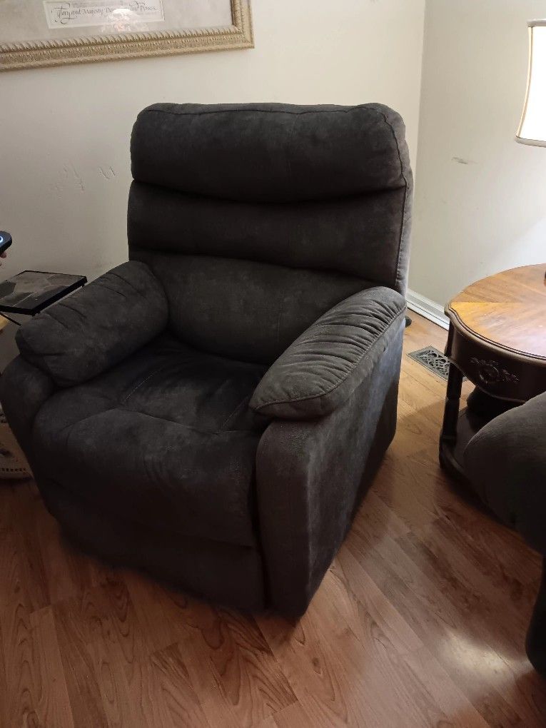 Catnapper - Buckly Power Lift And Recliner Chair