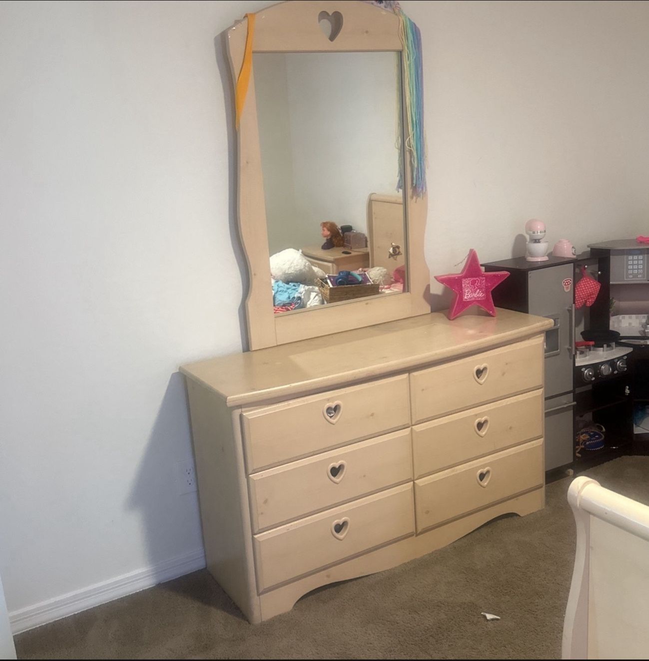 Girl Dresser W/ mirror