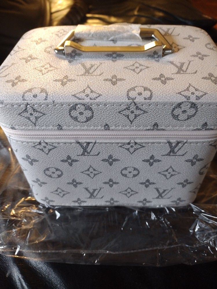 Makeup bag
