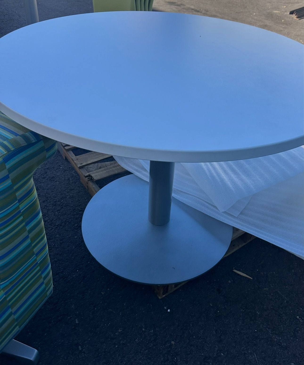 Allsteel Round Break Room Tables Confrence Office Like New 48”