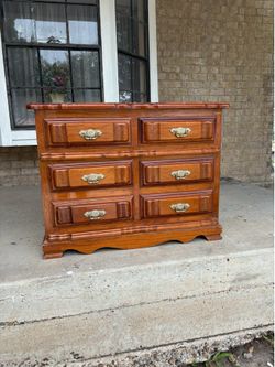 Mueble de madera con 6 cajones