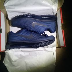 ***2017 Nike Air Max Men's (Size 10)***