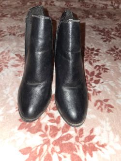 Black heel boots